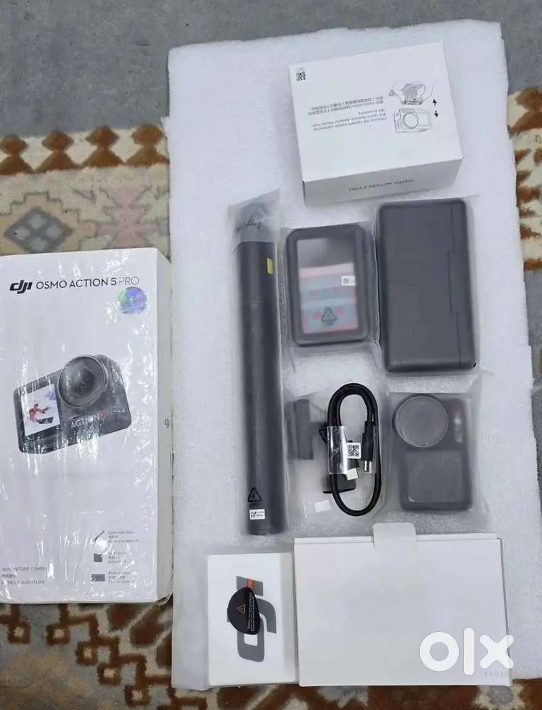 DJI Osmo Action 5 Pro Adventure Combo