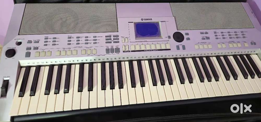 Yamaha psr s500.