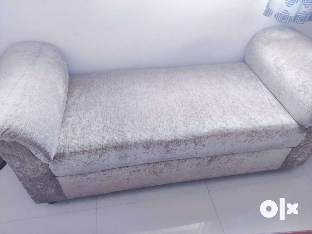 Single sofa in excellent condition