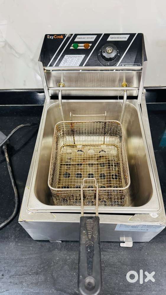 Fryer with oil
