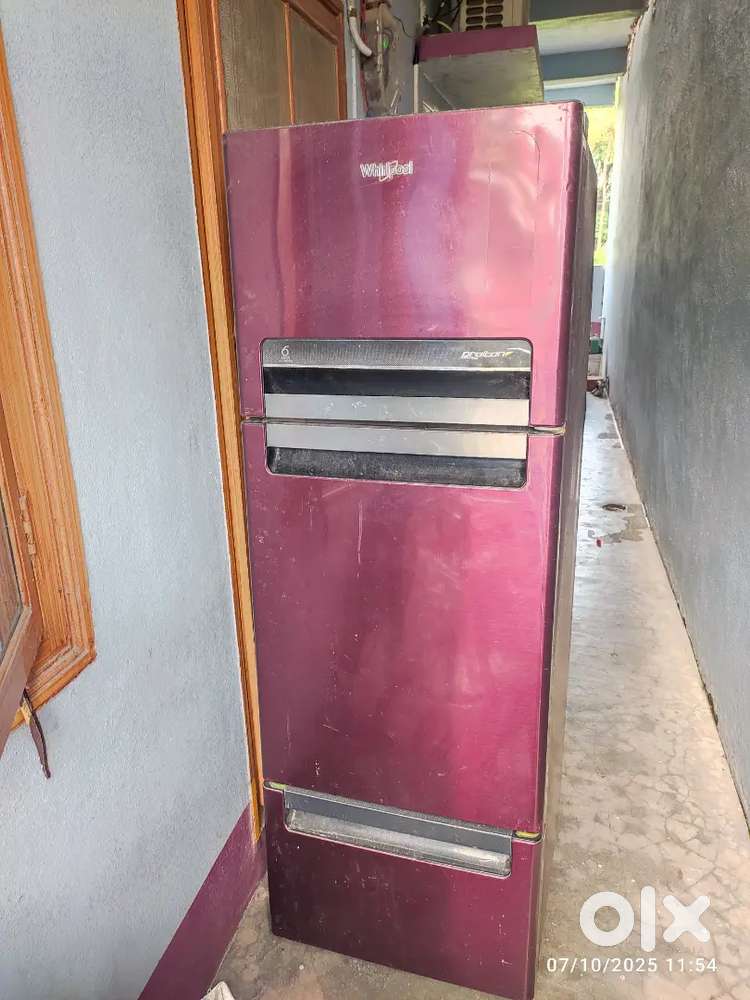 Whirlpool 3 door ఫ్రిడ్జ్.. గుడ్ కండిషన్