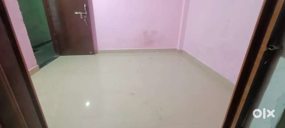 Room available for students and single families
