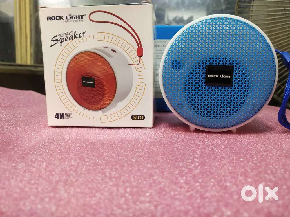 Rock light blue tooth speaker exelent condition for sale