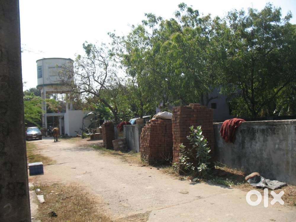 P;LOT WITH BOUNDRY WALL BEHIND DLF - MGR NAGAR MANAPAKKAM