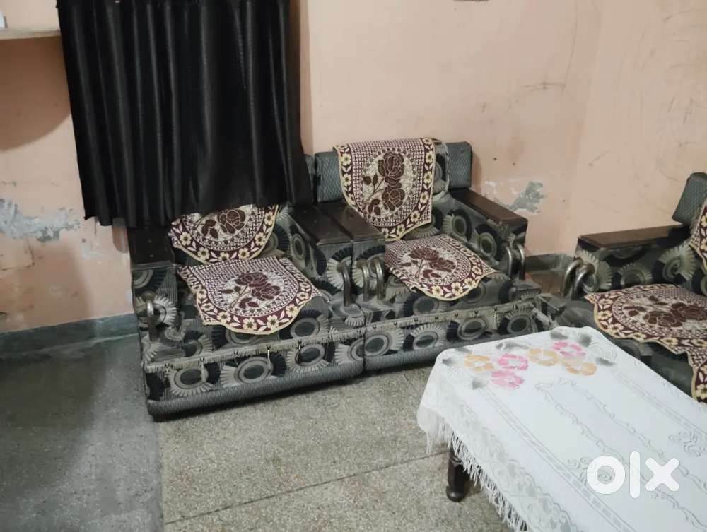 The 10 years sofa set 5 pcs with table