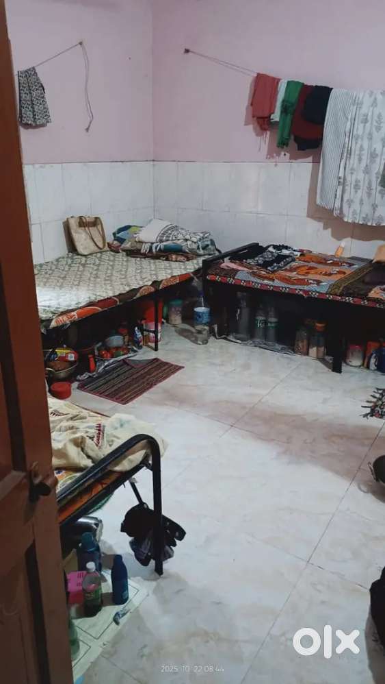 Urgent Girls roommate needed