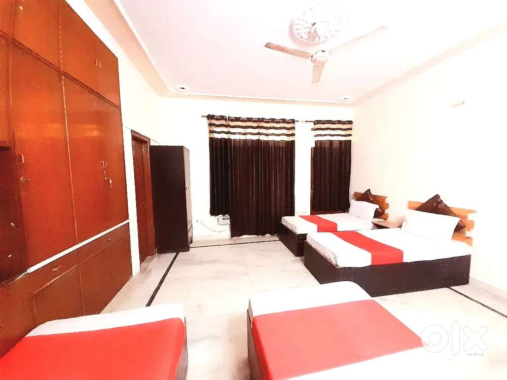 PG Near Nykaa, Parul Garg, Paisa Bazaar, Pinkerton, Apollo Green, HSBC