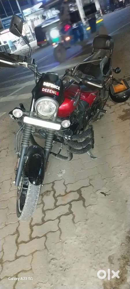 Bajaj 160 avengers