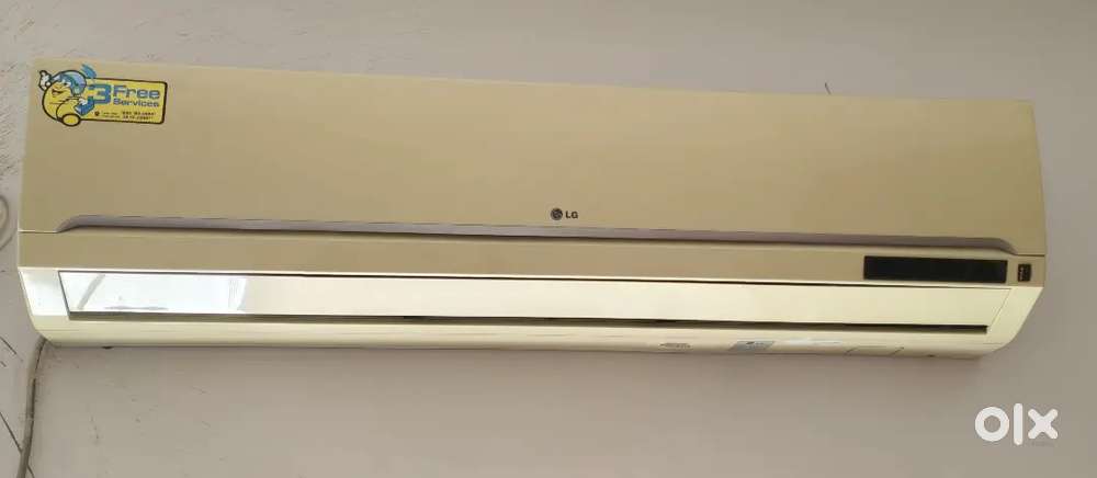 LG Split AC, 1.5 Ton, 5 star rating in good condition.