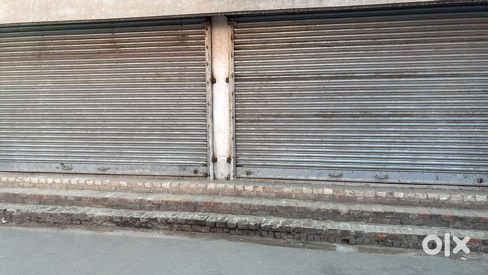 Dream place for showroom-bank elobby-ware house in popular area