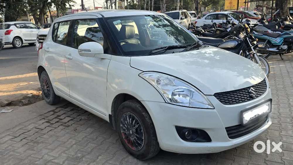 White Maruti Suzuki Swift Diesel 2012