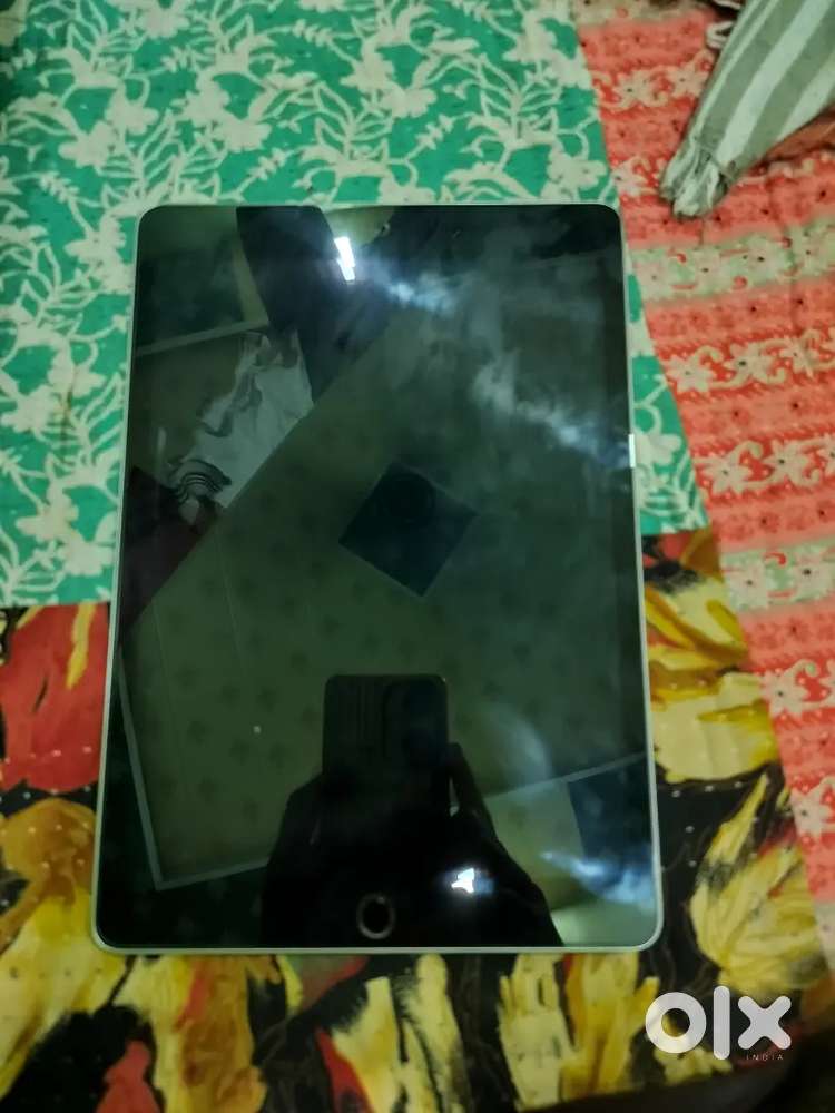 Ipad 9 generation.  Brand New Condition. There's not a single scratch