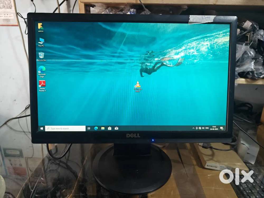 Dell 19 inch LED monitor in goodworking condition with horiontal lines