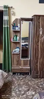 Dressing table and almirah