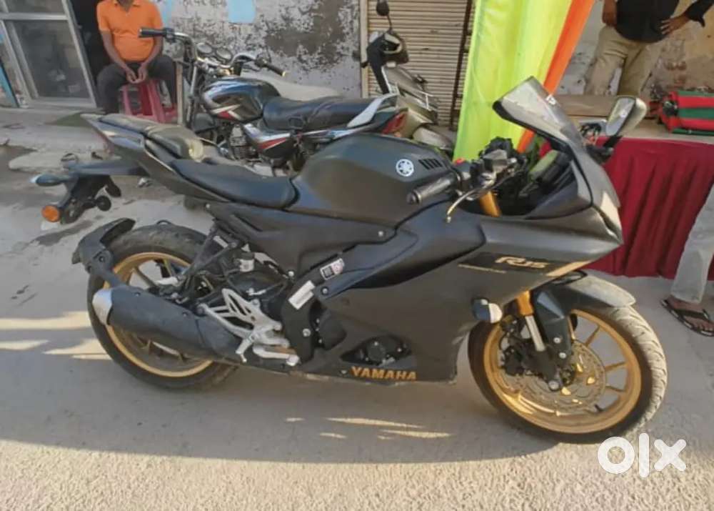 Yamaha R15 V4 Dark Night Black