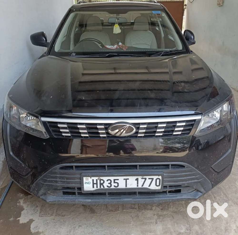 XUV300 W6 october 2021 SUNROOF petrol