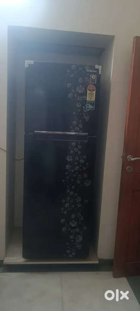 Samsung Double Door Fridge - 345 Ltr - 5 Star - STYLISH BLACK!