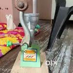 Hand juicer