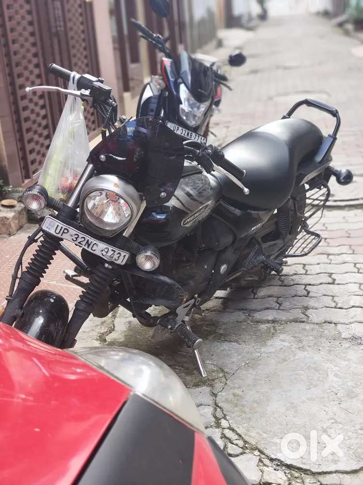 Selling my bike avenger 160 cc black