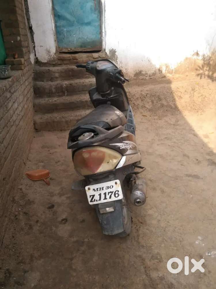 gaadi ekdam mast condition me hai