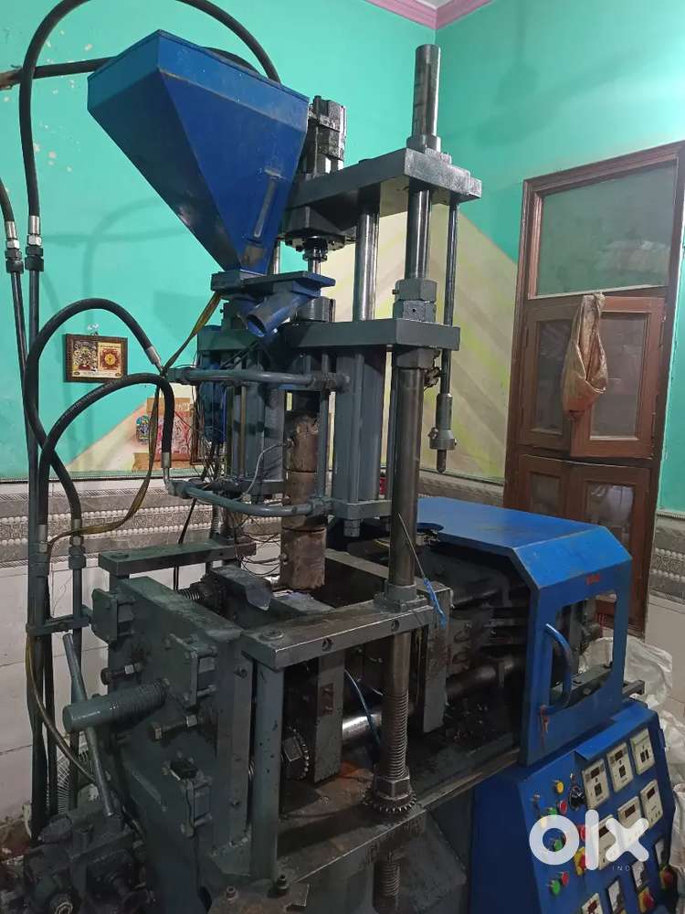Vertical moulding machine