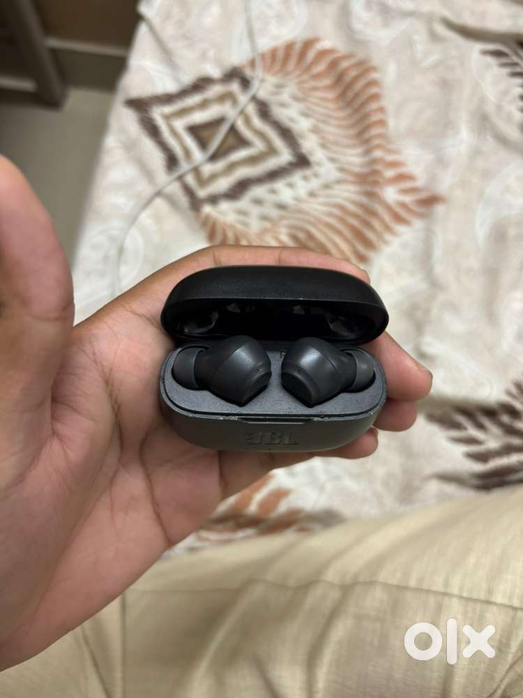 JBL 200 WAVE TWS earphones