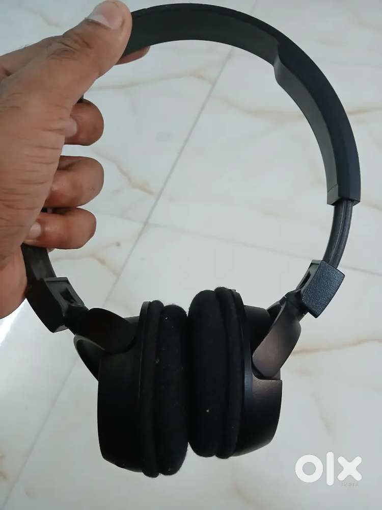 It's orignal JBL headphone in very good condition