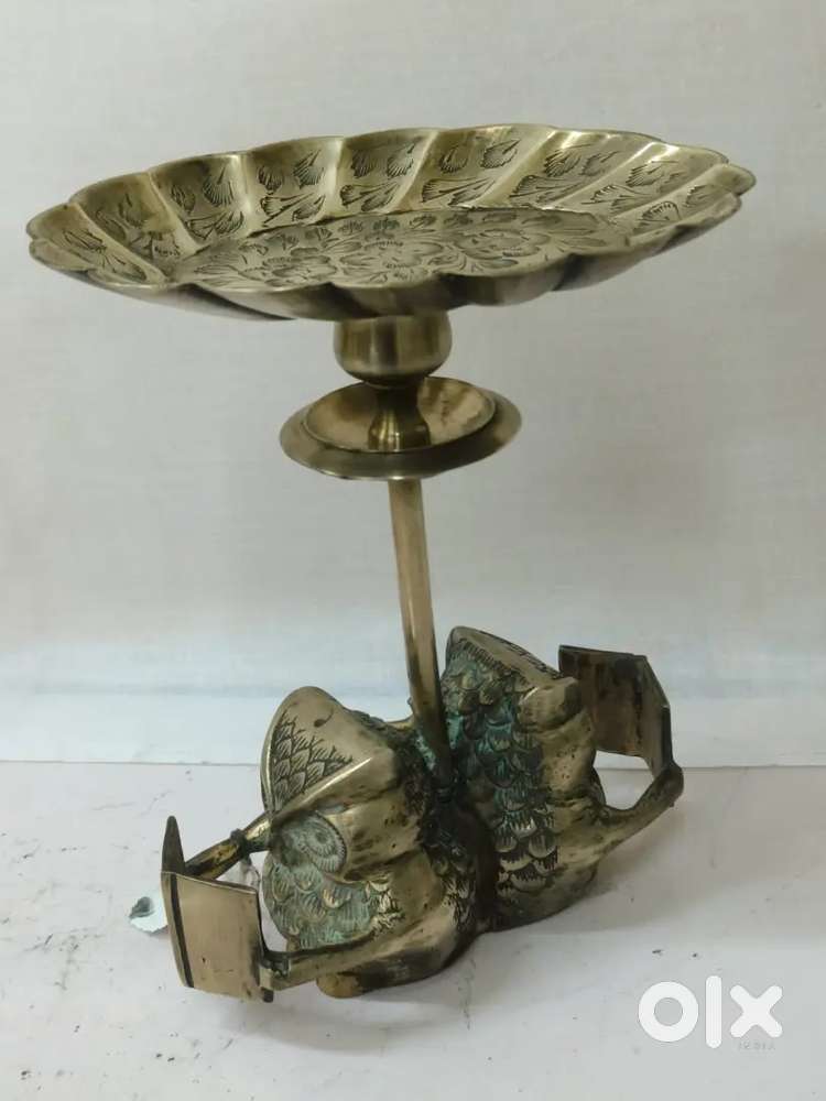 Antique pure brass solid heavy embossed center table trey 21/17 cm.