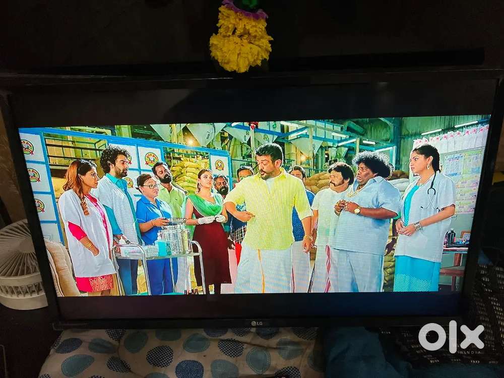 LG 32” FULL HD LED inbuilt Woofer