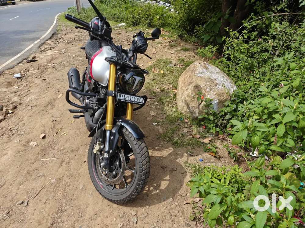 TVS Ronin, Mid glacier silver, 2025 August purchase for sale