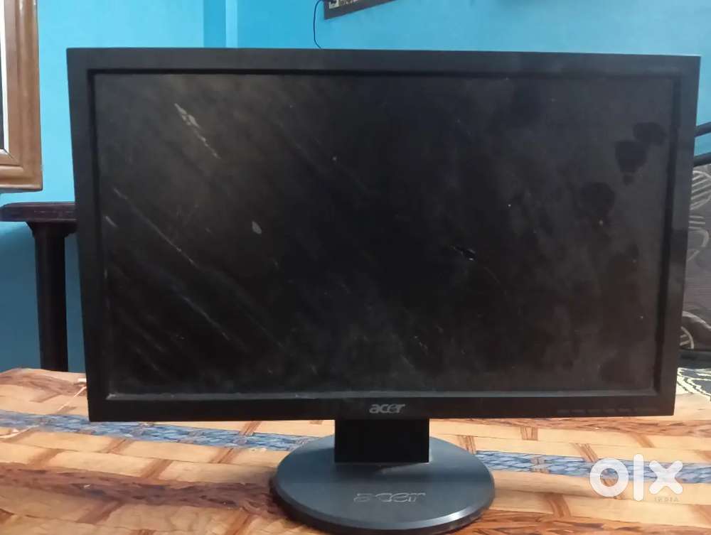 Monitor at Rs. 4000