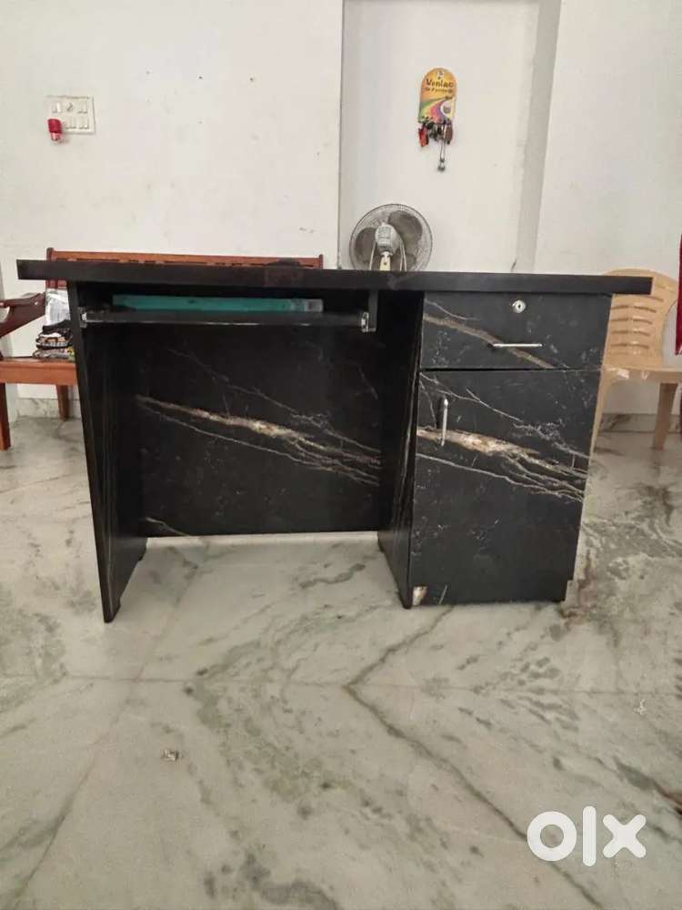 Wooden computer table