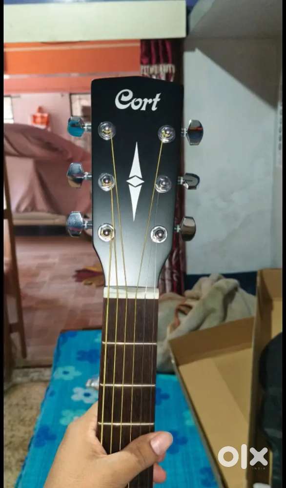 Cort AD810E Electro Acoustic Guitar  Excellent

Condition