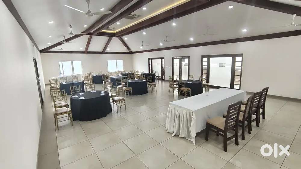 Waiter, kitchen helper and traniee