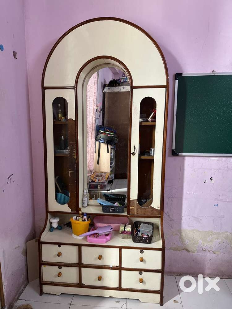 Dressing table