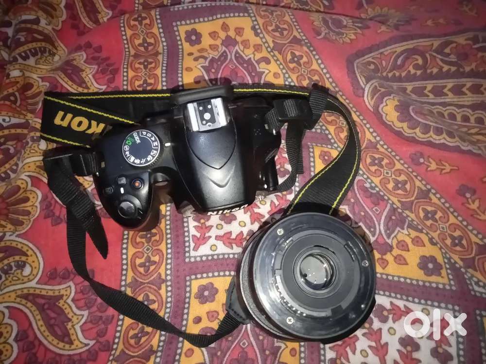 Nikon D3200 dslr with 18-55 kitlens& 2 battarycharger price negotiable