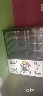 Hot and Cold display counters.