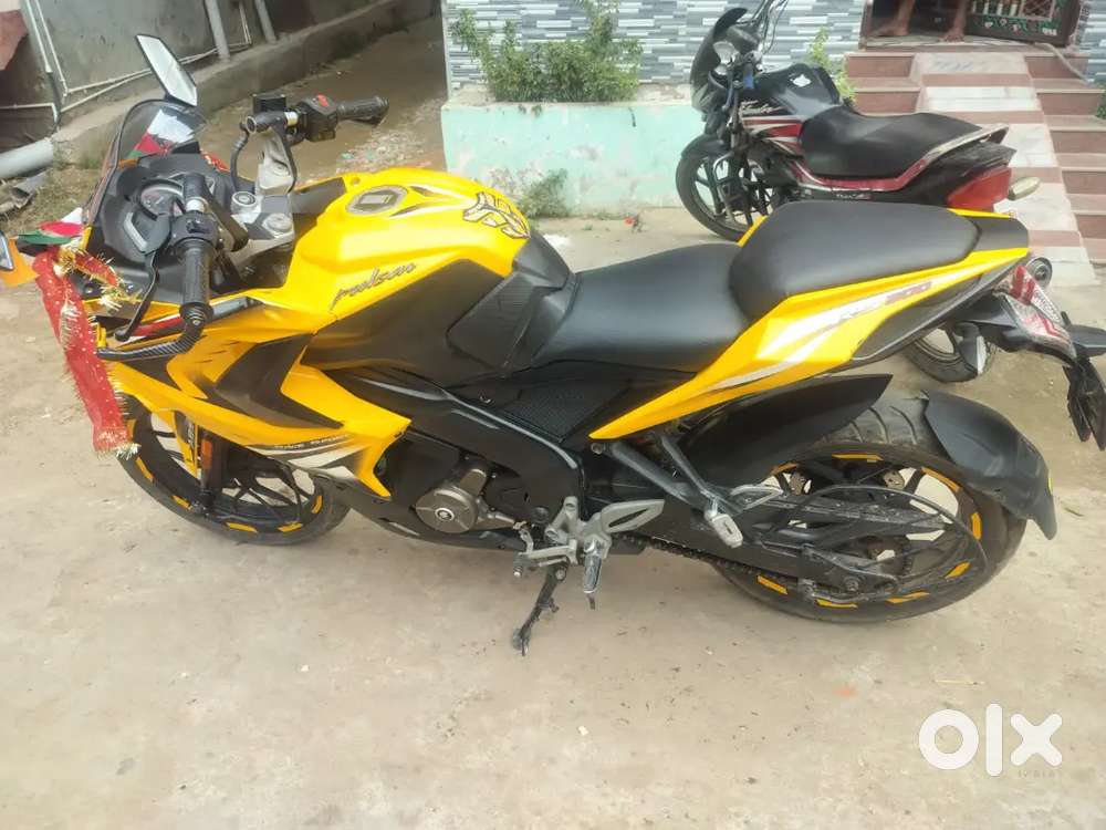 Bajaj pulsar 220