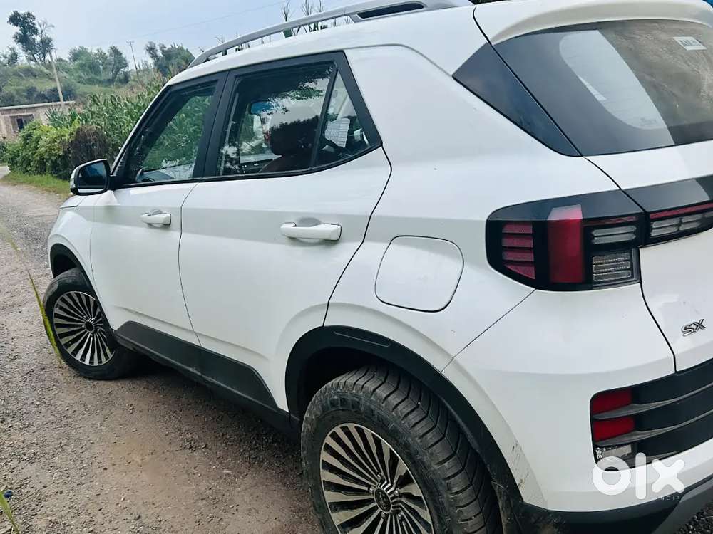 Hyundai Venue 2022 Petrol Well Maintained