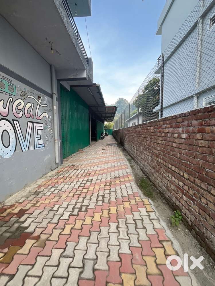 Hall / Godown / space available for rent for any business.