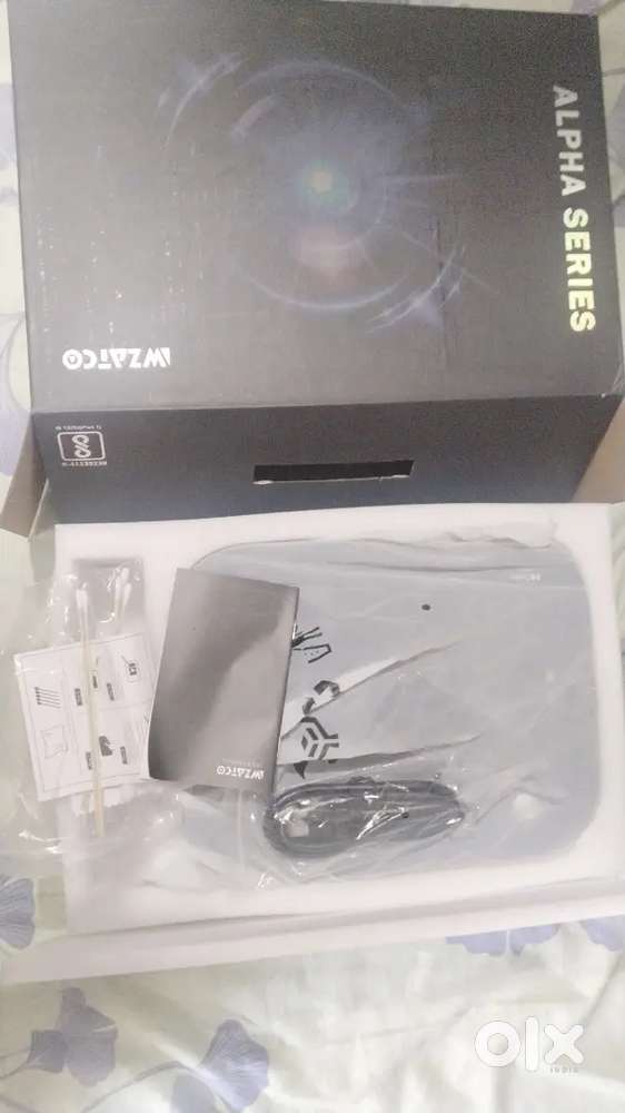 I'm selling my projector urgently, used only twice.