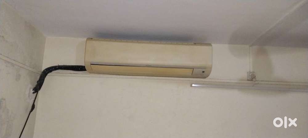 1 Diakin Ac 1.5 ton and other Ac  Loyd ac 1.5 ton