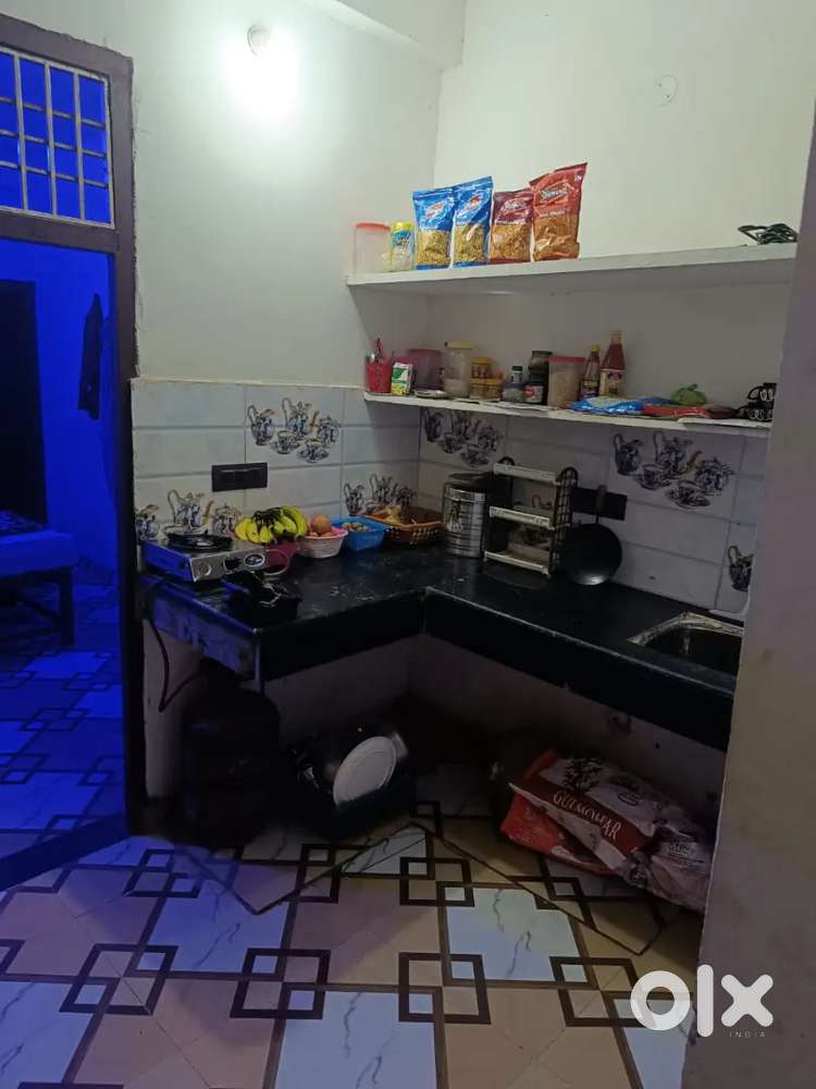 Mujh need ha flatmate kii