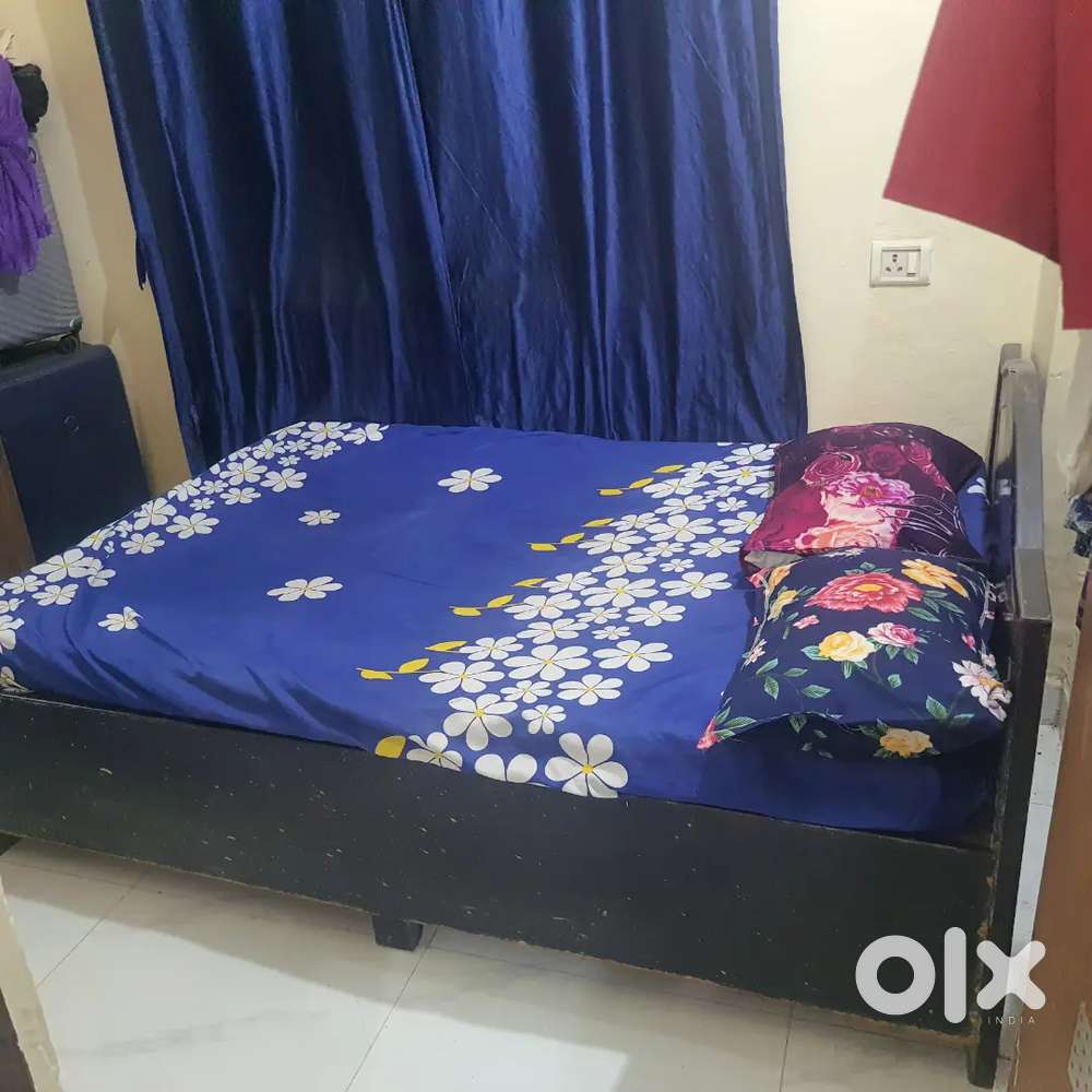 Queen Size Bed with Storage – Excellent Condition (Can be Disassembled