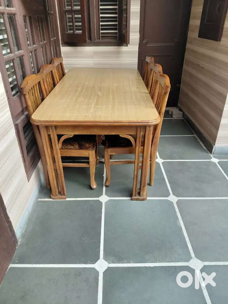 Dinning with 6 chairs