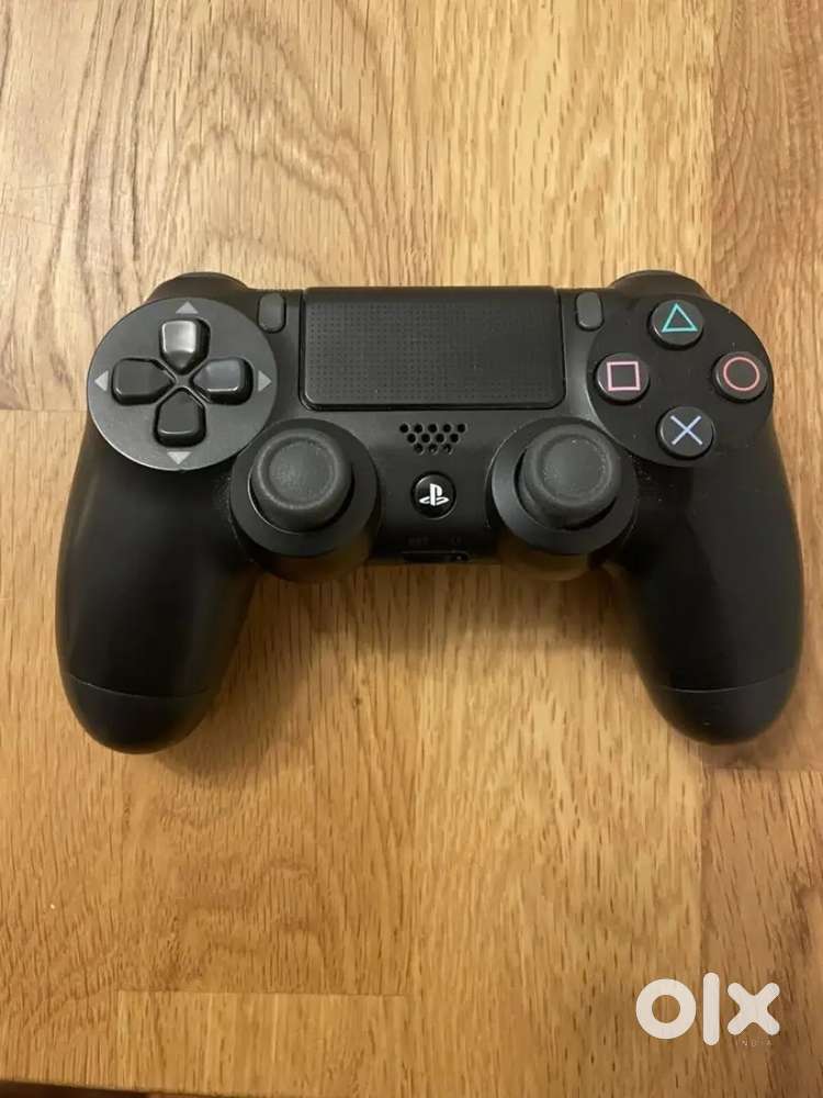 Orginal PS4 DUAL SHOCK CONTROLLERS