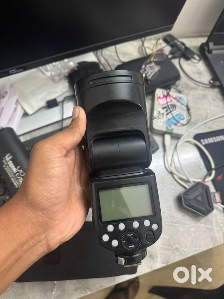 Godox v1 canon mount 2 years old