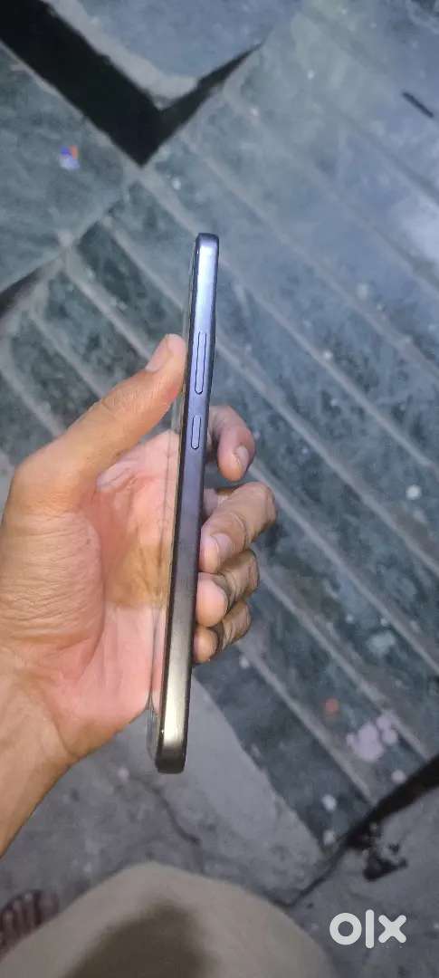 Selling mobile reason iphone  Lena hai