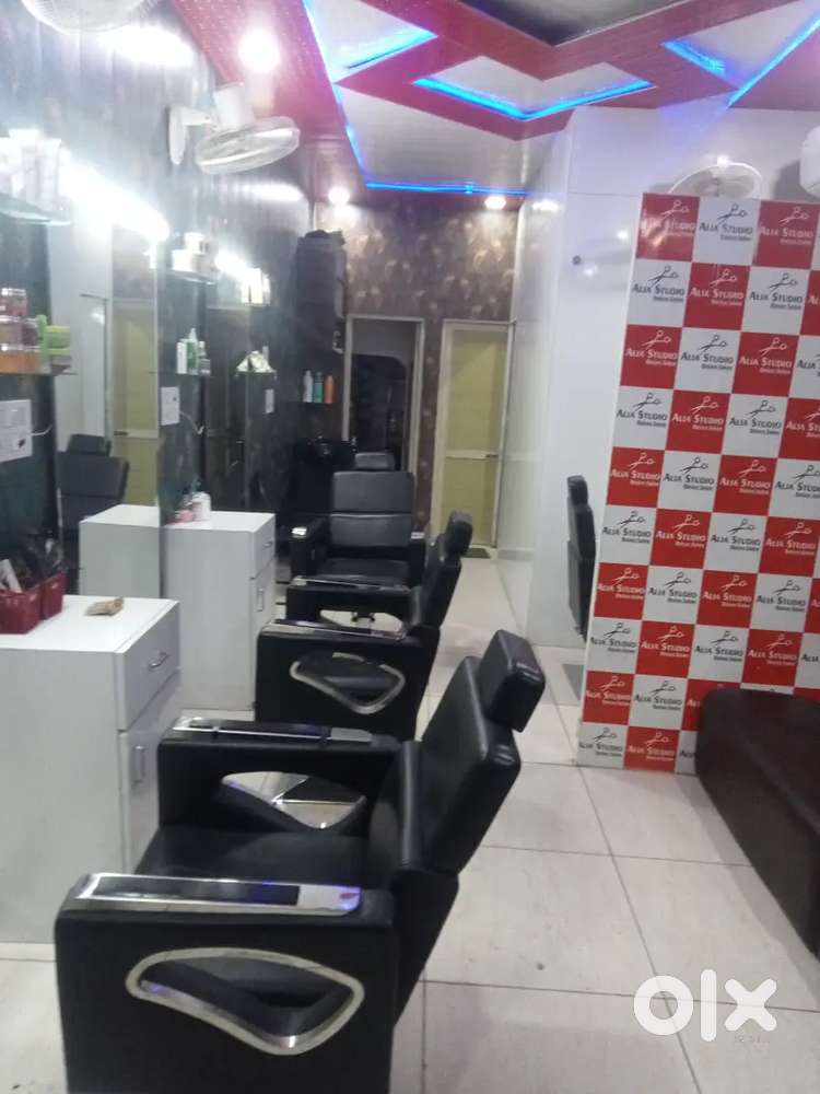 Girl needed for salon job