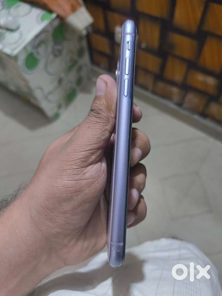 Iphone 11 battery health 80% bill and box available